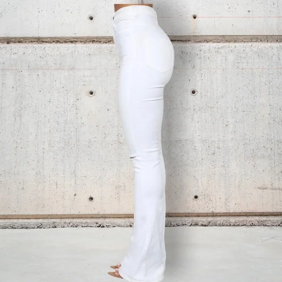 Fashion Nova white flare jean - Picture 5 of 6